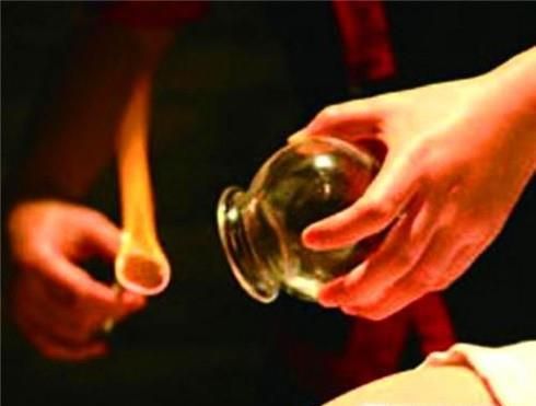 被蜜蜂咬伤后怎样处理？