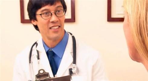 被蜜蜂咬伤后怎样处理？