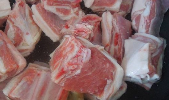 生肉可以用冷水泡着吗