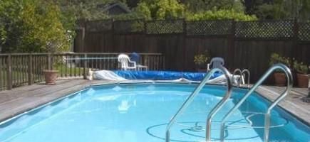 游泳池水对人有害吗