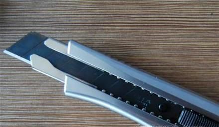 不小心被粘鼠板粘住，如何弄下来