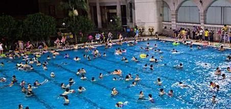 游泳池水对人有害吗