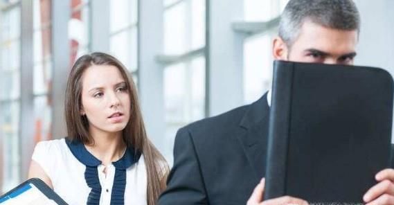 如何对付两面三刀的人？