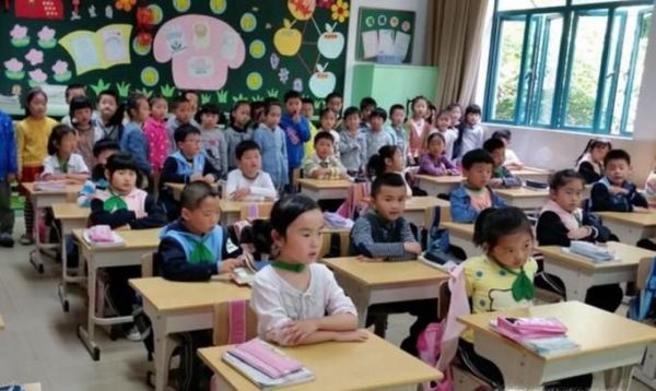 新入学的小学生们如何做自我介绍呢？