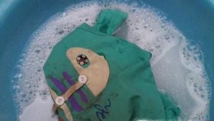 如何手洗衣服？