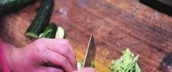如何防止切菜切到手