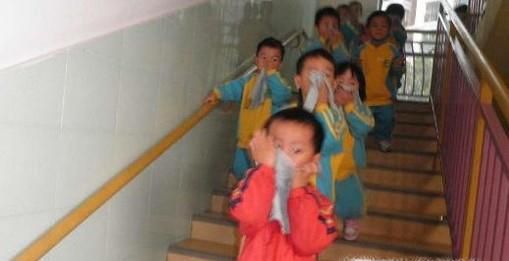 发生火灾如何正确报警自救