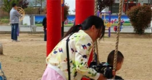 孩子玩秋千要注意什么？如何安全荡秋千？