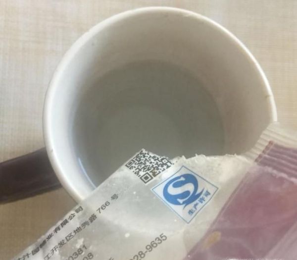 如何才能清除茶杯上的顽固茶渍