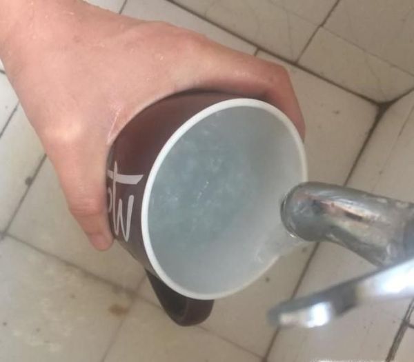 如何才能清除茶杯上的顽固茶渍