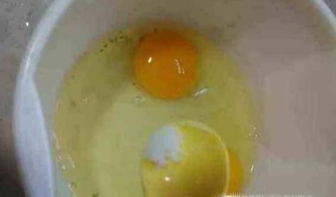 煎鸡蛋如何放盐