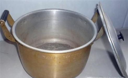 铝锅用久了发黑怎么办