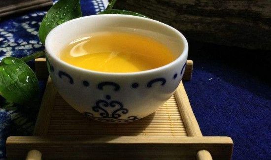 杨梅和茶能一起吃吗
