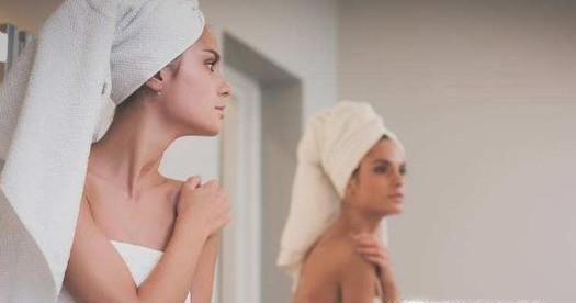 洗澡时怎么把灰洗干净？