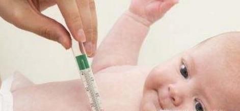 为什么宝宝发高烧的时候忌讳用酒擦！