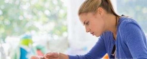 为什么宝宝发高烧的时候忌讳用酒擦！