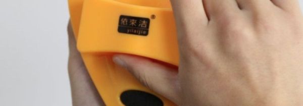 玻璃擦吸住了怎么打开