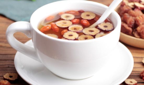 黑枸杞红枣泡水喝的功效