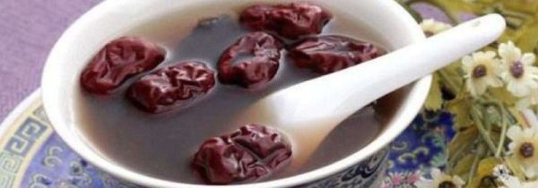 黑枸杞红枣泡水喝的功效