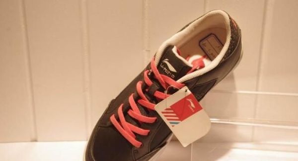 辨认真假李宁鞋