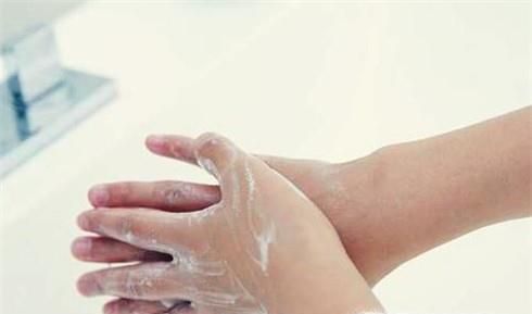 手上得了灰指甲怎么办？用什么药才能治好？