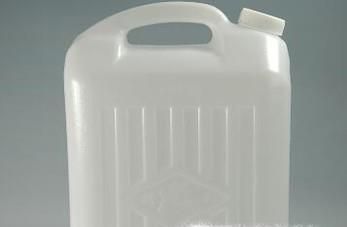 怎样清除塑料壶里的绿苔？