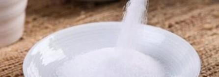 怎样清除塑料壶里的绿苔？