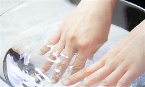 502胶水粘在物体上如何去除