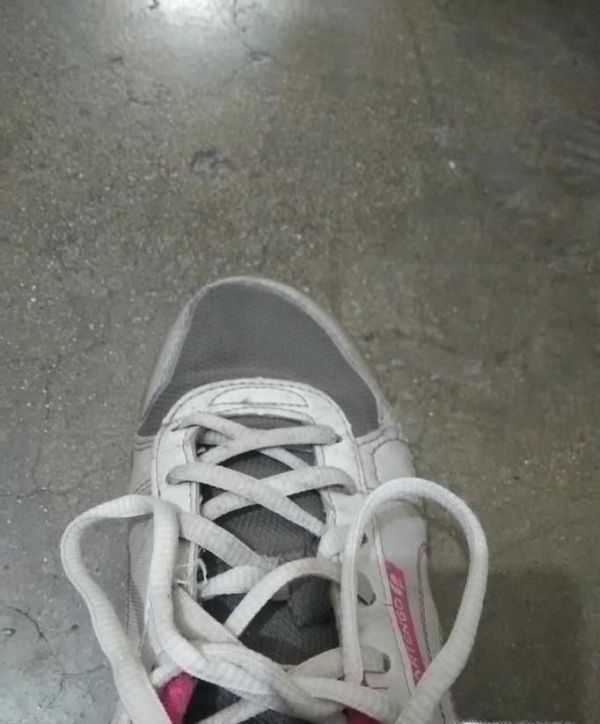 运动鞋如何系鞋带