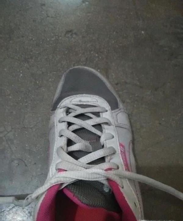 运动鞋如何系鞋带