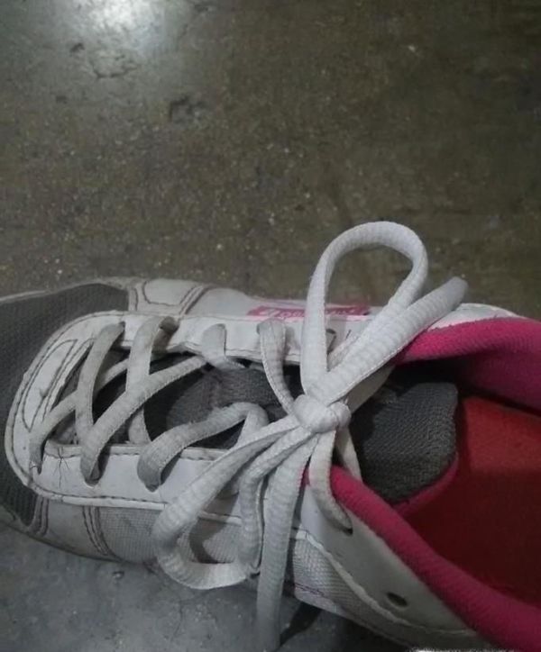 运动鞋如何系鞋带