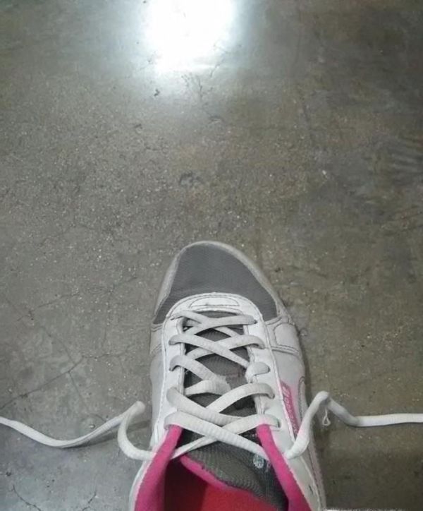 运动鞋如何系鞋带