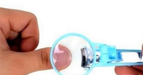 手上扎上小刺的无痛清除法