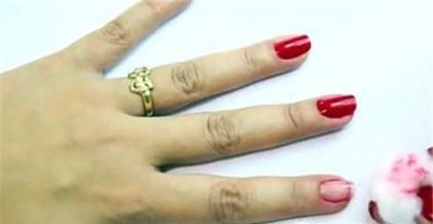 简单去除指甲油的妙招