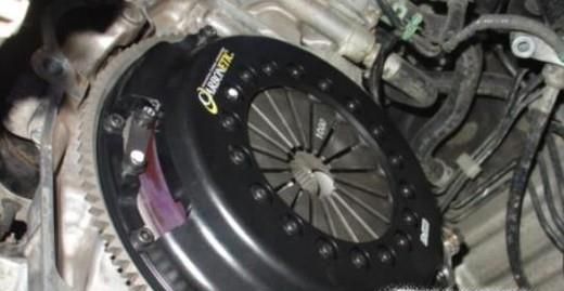 发动机怠速抖动是什么原因引起？