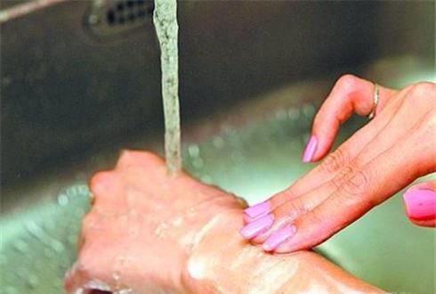 小孩被马蜂蛰了怎么办