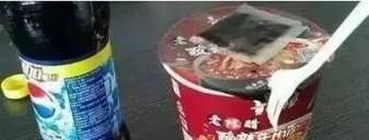 方便面能和汽水一起吃吗