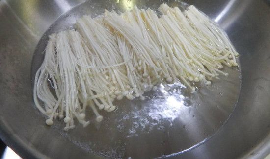 金针菇开水烫多久能吃