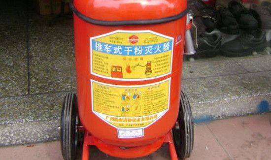 干粉灭火器一年一换吗
