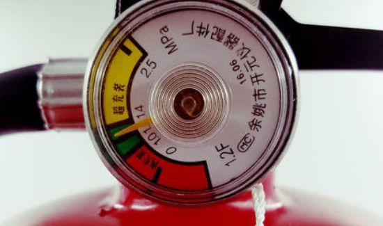 干粉灭火器一年一换吗
