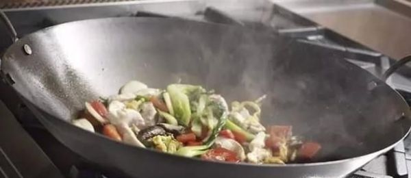 炒菜时怎样防止锅里溅油