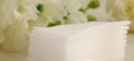 女人清晨起床后眼睛浮肿怎么办？