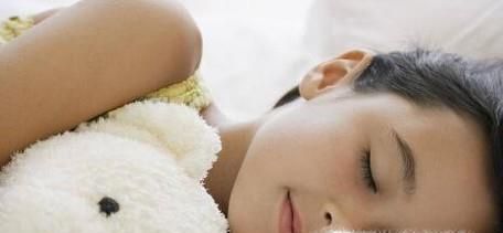 女人清晨起床后眼睛浮肿怎么办？