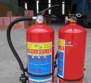 干粉灭火器和水基灭火器分别适用于哪种火灾？