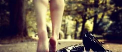 鞋子磨脚怎么处理