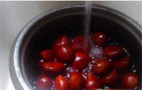 煮熟的板栗怎样好剥皮