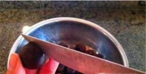 煮熟的板栗怎样好剥皮