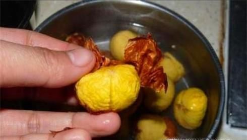 煮熟的板栗怎样好剥皮