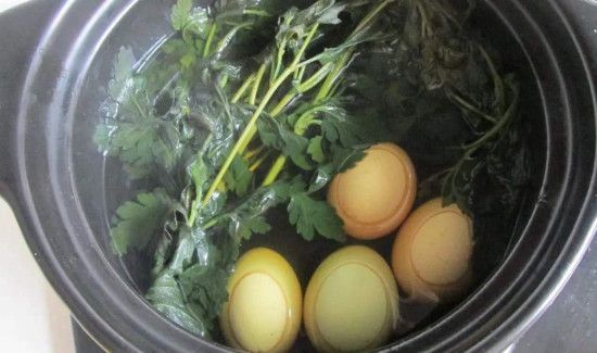 艾草根煮鸡蛋的功效