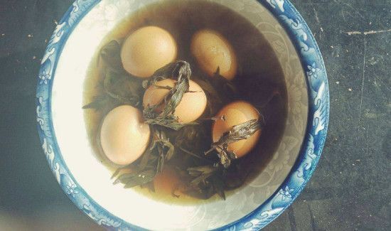 艾草根煮鸡蛋的功效